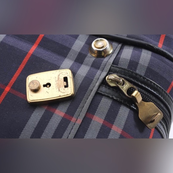 Burberry Travel Bags - Picture 14 of 16